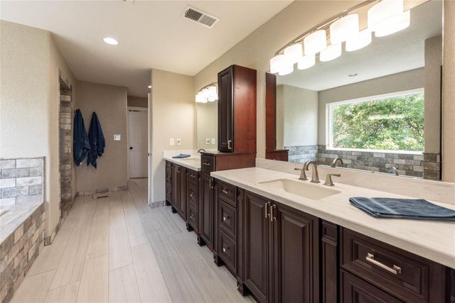 8614 Tip Top DR, Jonestown, TX 78645