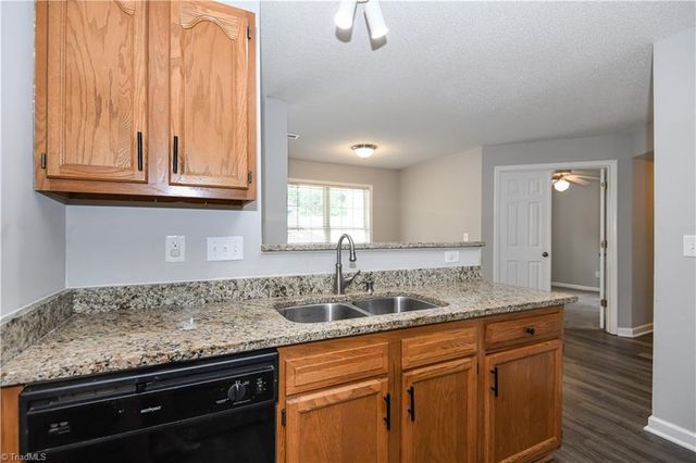 6704 W Friendly Avenue 4D, Greensboro, NC 27410