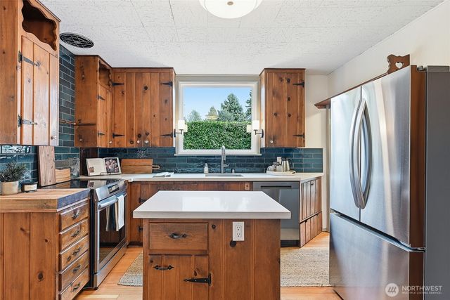 22309 9th Avenue S, Des Moines, WA 98198