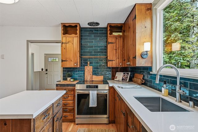 22309 9th Avenue S, Des Moines, WA 98198