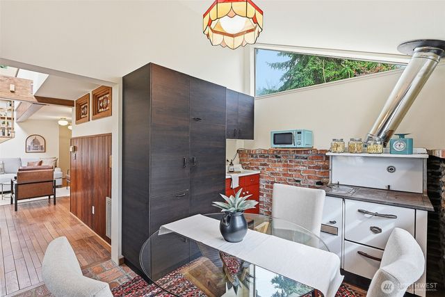 22309 9th Avenue S, Des Moines, WA 98198