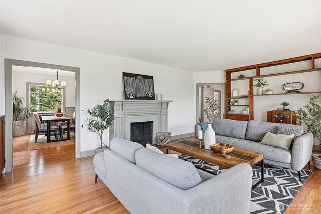 22309 9th Avenue S, Des Moines, WA 98198