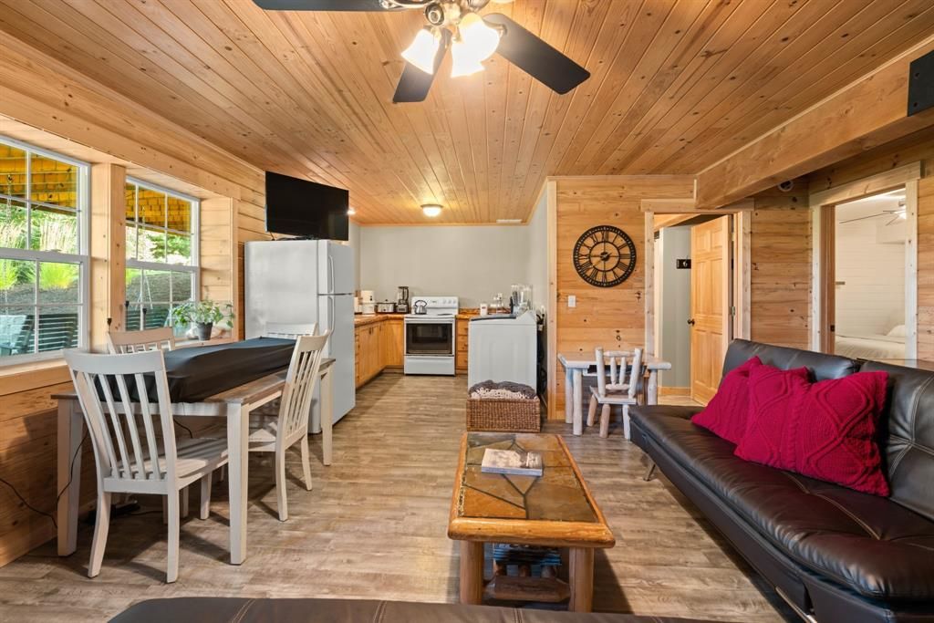 Image 46 of property listing at 9 Sandi Lane, Heron, MT 59844