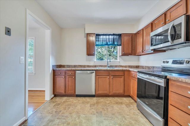569 Holiday RD, Vinton, VA 24179