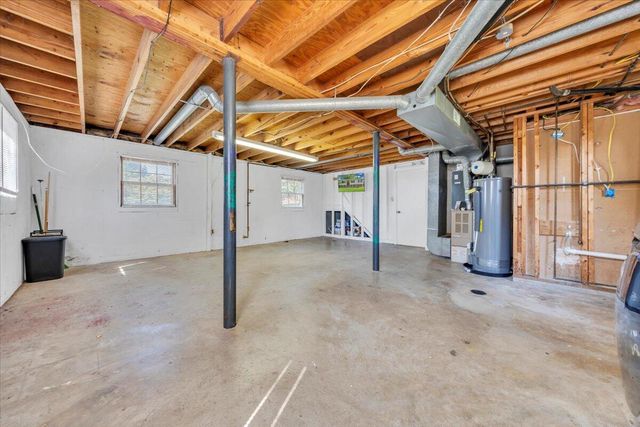 569 Holiday RD, Vinton, VA 24179