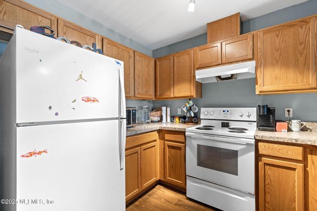 113 OCEANGATE Drive, Atlantic Beach, FL 32233