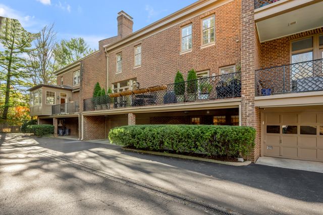 100 Idle Hour Drive 13, Lexington, KY 40502