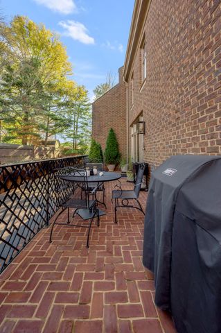 100 Idle Hour Drive 13, Lexington, KY 40502