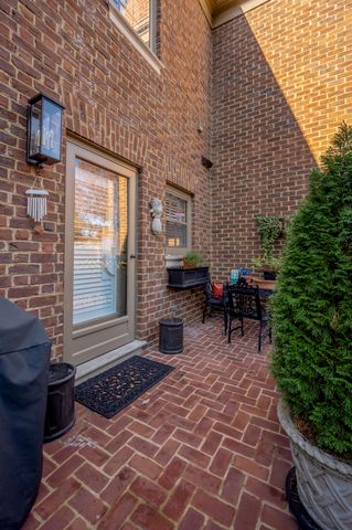 100 Idle Hour Drive 13, Lexington, KY 40502