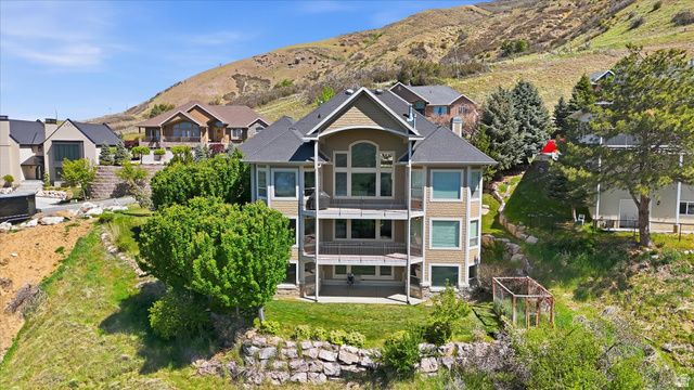1342 E NORTHRIDGE DR, Bountiful, UT 84010