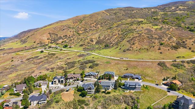 1342 E NORTHRIDGE DR, Bountiful, UT 84010