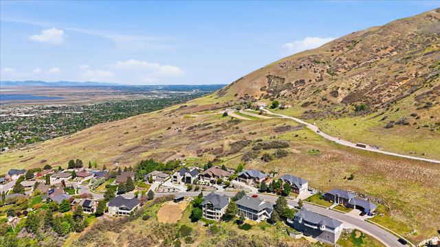 1342 E NORTHRIDGE DR, Bountiful, UT 84010