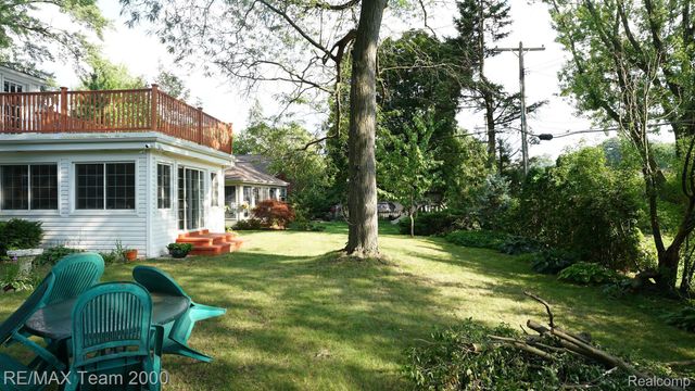 3 BOONE Lane, Dearborn, MI 48120