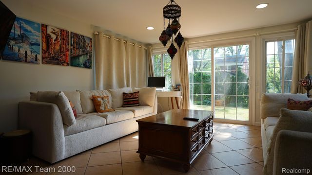 3 BOONE Lane, Dearborn, MI 48120