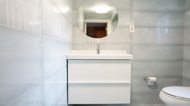 3 BOONE Lane, Dearborn, MI 48120