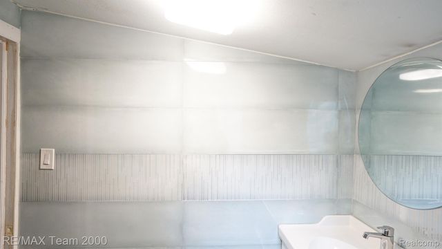 3 BOONE Lane, Dearborn, MI 48120