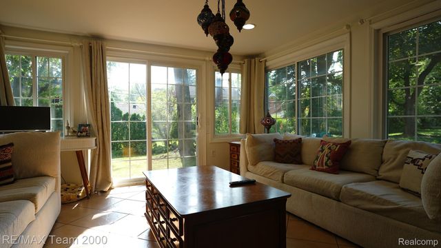 3 BOONE Lane, Dearborn, MI 48120