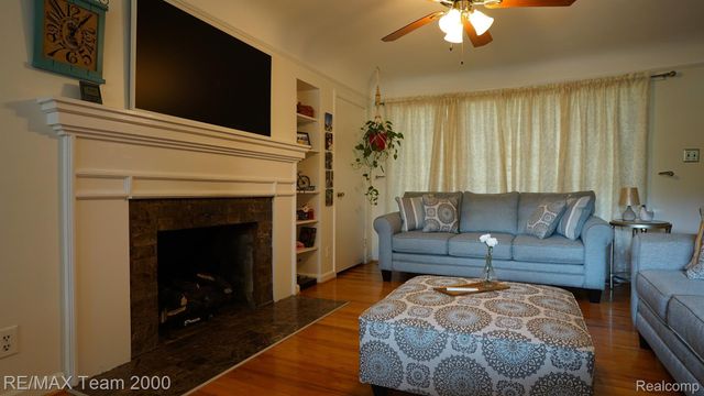 3 BOONE Lane, Dearborn, MI 48120