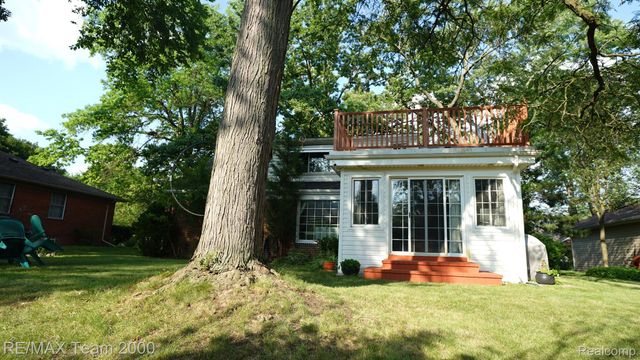 3 BOONE Lane, Dearborn, MI 48120