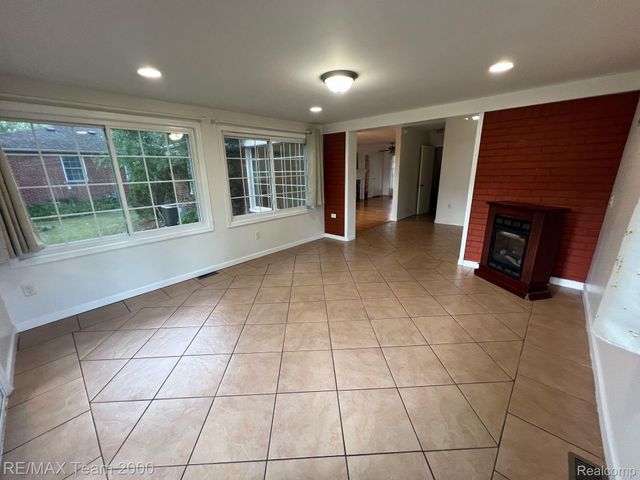 3 BOONE Lane, Dearborn, MI 48120