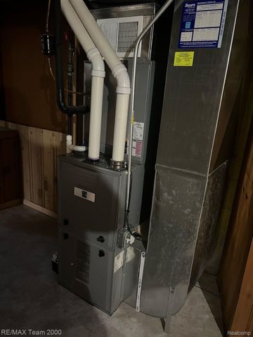 3 BOONE Lane, Dearborn, MI 48120