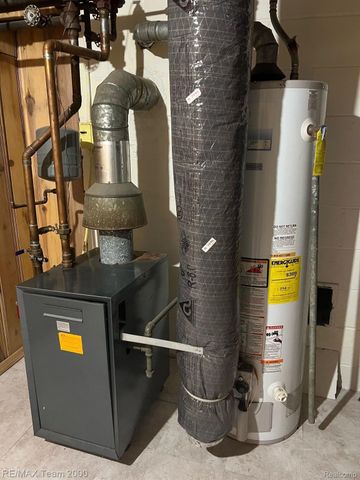 3 BOONE Lane, Dearborn, MI 48120