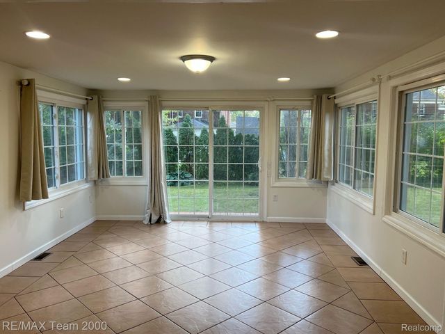 3 BOONE Lane, Dearborn, MI 48120