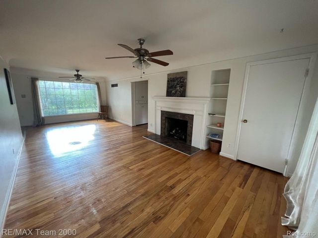 3 BOONE Lane, Dearborn, MI 48120