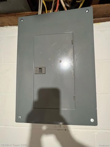 3 BOONE Lane, Dearborn, MI 48120