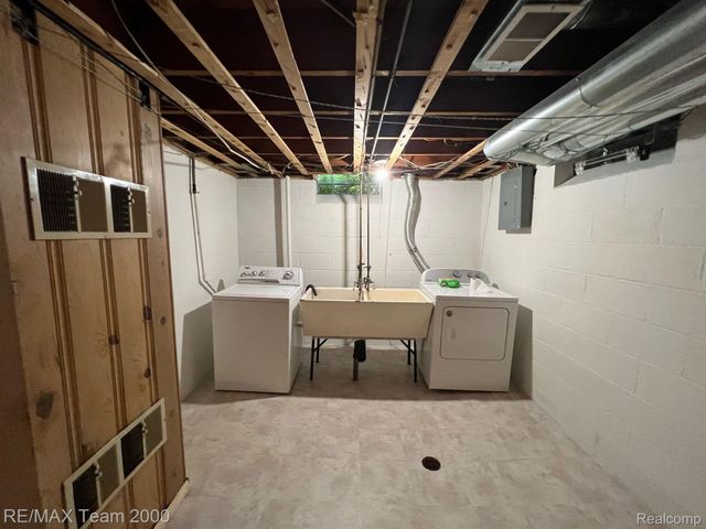 3 BOONE Lane, Dearborn, MI 48120