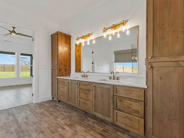 131 Hydrangea Drive, Smithville, TX 78957