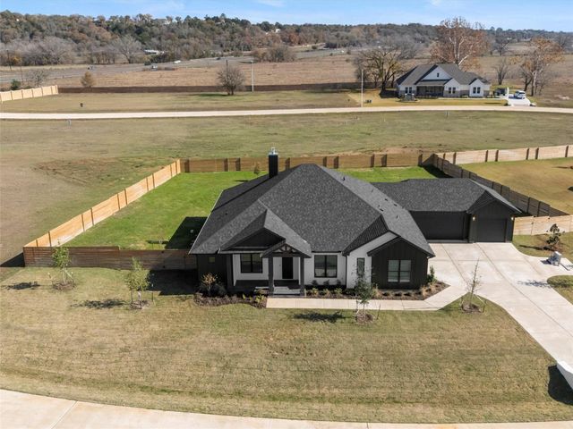 131 Hydrangea Drive, Smithville, TX 78957
