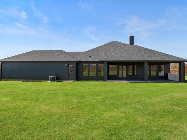 131 Hydrangea Drive, Smithville, TX 78957