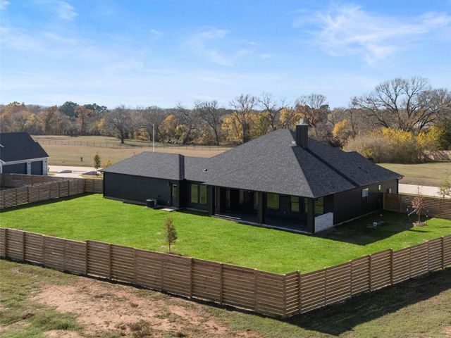 131 Hydrangea Drive, Smithville, TX 78957