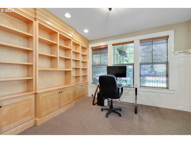 3648 FAIRHAVEN Dr, West Linn, OR 97068