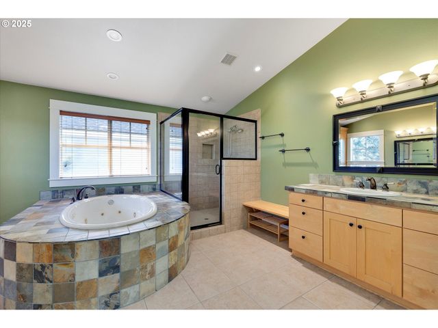 3648 FAIRHAVEN Dr, West Linn, OR 97068