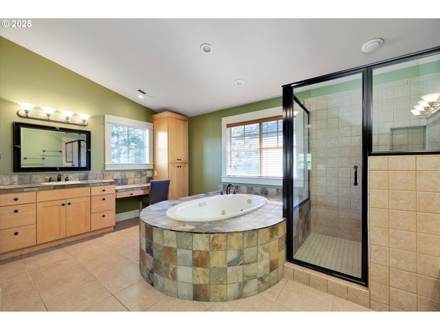 3648 FAIRHAVEN Dr, West Linn, OR 97068