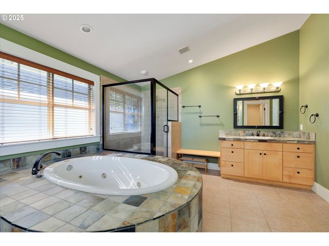 3648 FAIRHAVEN Dr, West Linn, OR 97068