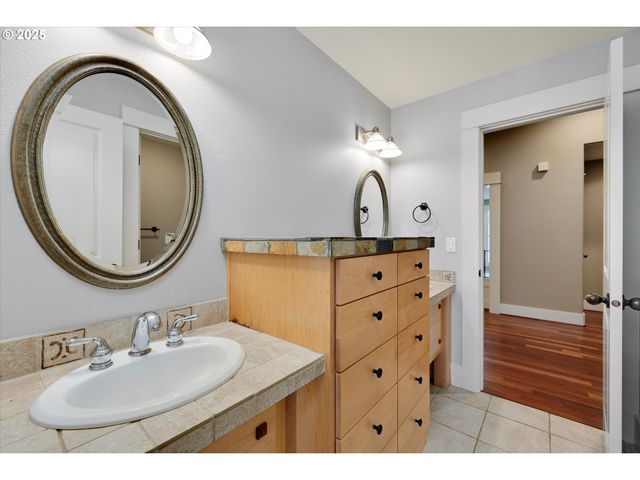 3648 FAIRHAVEN Dr, West Linn, OR 97068