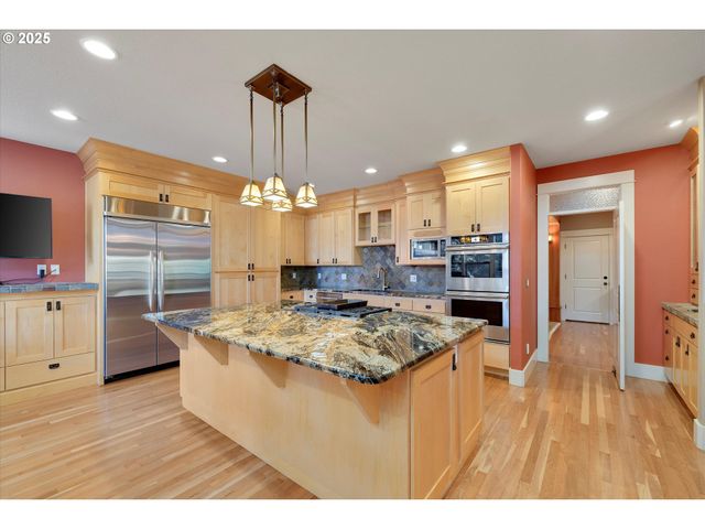 3648 FAIRHAVEN Dr, West Linn, OR 97068