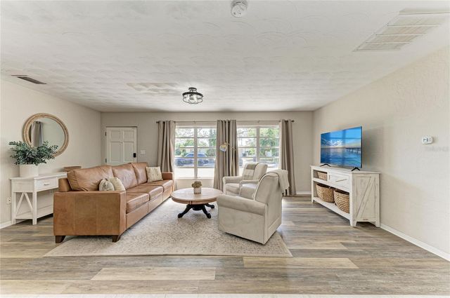 120 60TH STREET W, Bradenton, FL 34209