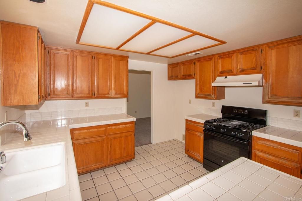 Image 11 of property listing at 800 Foxwood Drive, Oceanside, CA 92057