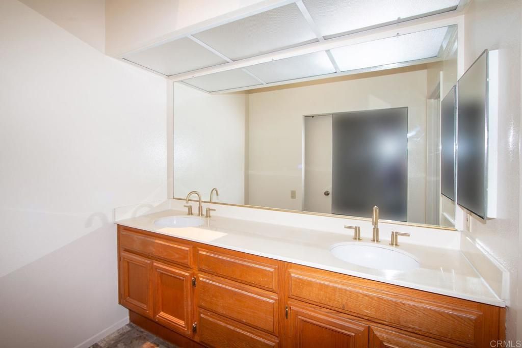 Image 19 of property listing at 800 Foxwood Drive, Oceanside, CA 92057