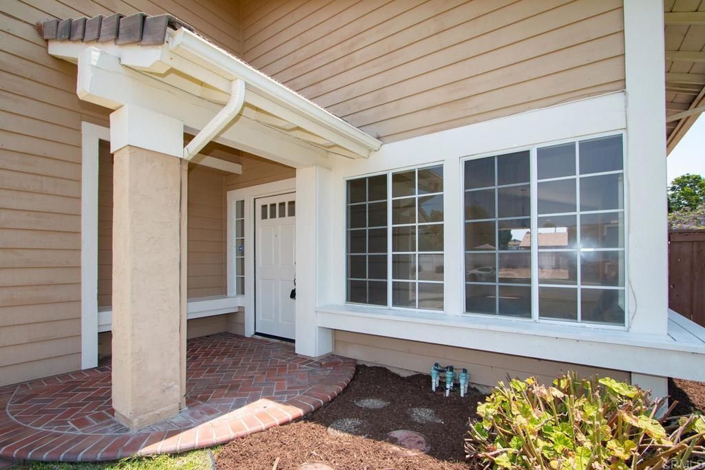 Image 2 of property listing at 800 Foxwood Drive, Oceanside, CA 92057