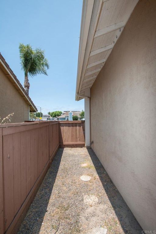 Image 32 of property listing at 800 Foxwood Drive, Oceanside, CA 92057