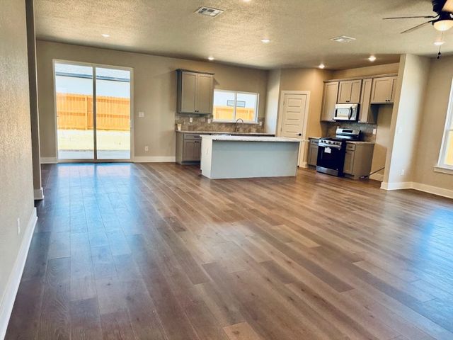 15513 Greenhouse Way, Lindale, TX 75771