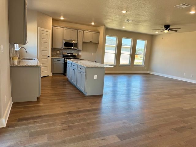 15513 Greenhouse Way, Lindale, TX 75771