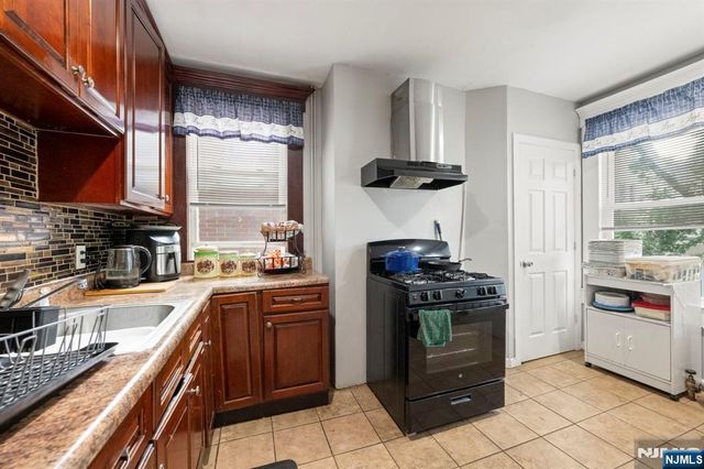 19 Dover Street, Newark, NJ 07106