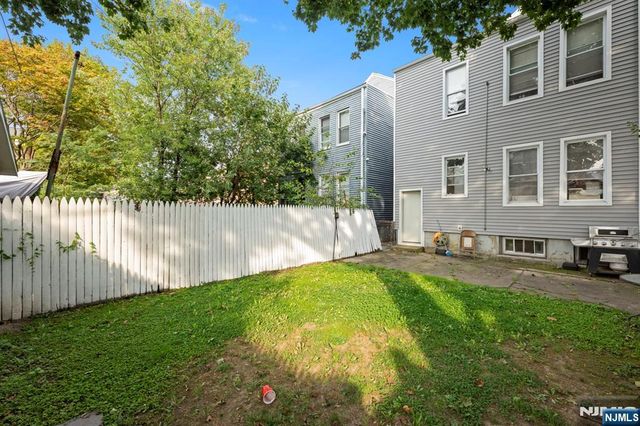 19 Dover Street, Newark, NJ 07106