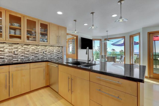 15391 Pear Valley Ln, Auburn, CA 95603
